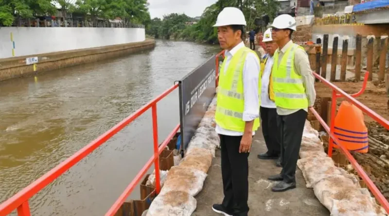 Kunjungan Presiden Jokowi ke Demak yang Dilanda Banjir