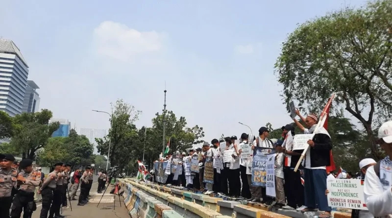 Ribuan Demonstran Bersuara: Perubahan Kantor Kedubes AS Menuju Kedutaan Palestina