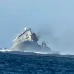 Membawa 75 Orang Kapal Besar Angkatan Laut Selandia Baru Terbalik dan Tenggelam di Samudra Pasifik